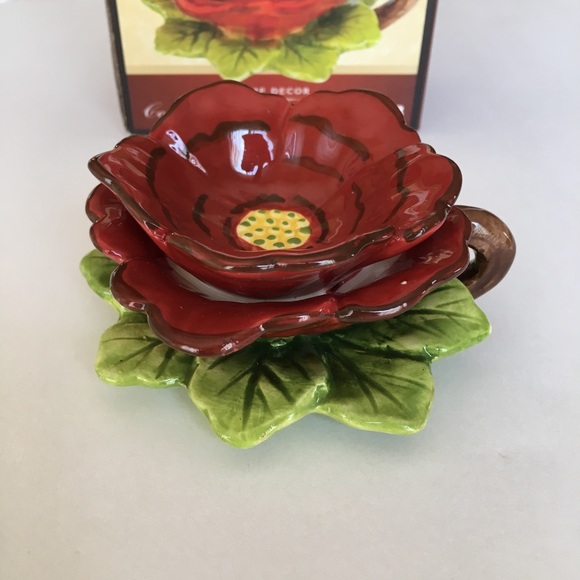 Cracker Barrel Family Traditions Ceramic Red Flower Tealight Holder - Picture 3 of 12